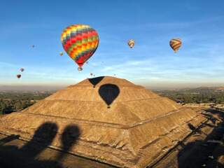 ¿Hay excursiones de globo en Teotihuacán con recogida en Mexico DF?